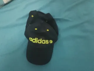 Gorra Adidas Negra y Amarilla