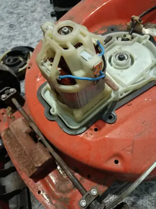 Cortacésped Husqvarna LC 141C