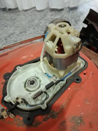 Cortacésped Husqvarna LC 141C