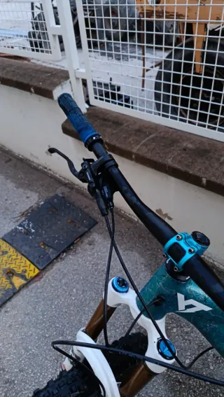 Bici Enduro YT Capra CAMBIO por EBIKE