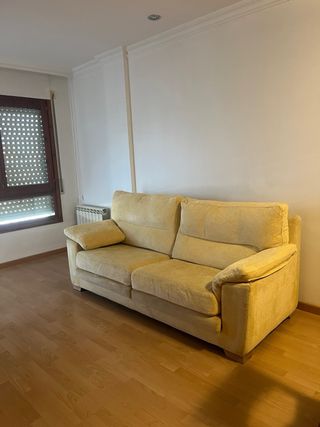 Sofá 2 plazas beige/amarillo tela