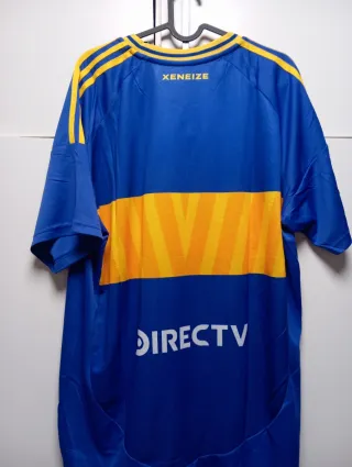 Conjunto deportivo hombre azul y amarillo.