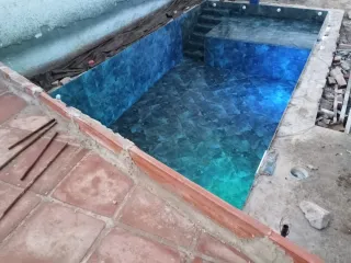 Construcción de piscina de ladrillo