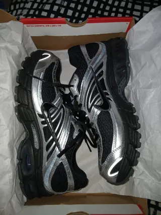 Nike Air Max Moto 2K Negro/Plata