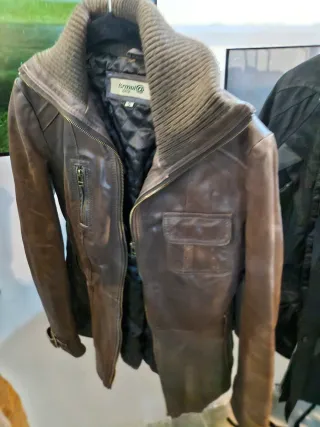 Chaqueta de cuero marrón