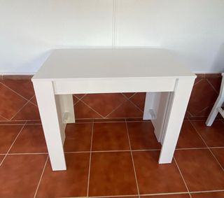 Mesa blanca moderna