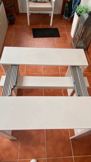 Mesa blanca moderna