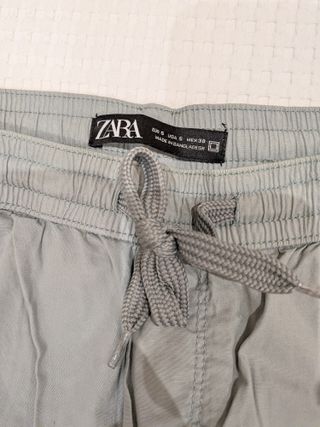 Pantalones chinos verde Zara