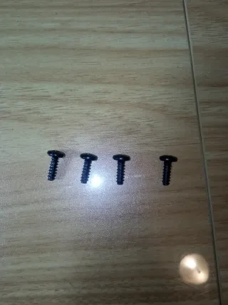 Patas de TV TD Systems 32 con tornillos.