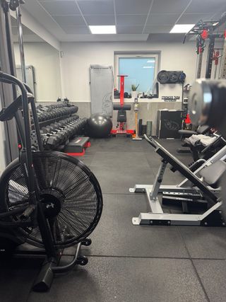 Equipo de gimnasio COMPLETO  NO SE VENDE SUELTO