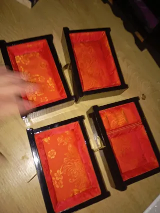 Joyero antiguo con incrustaciones