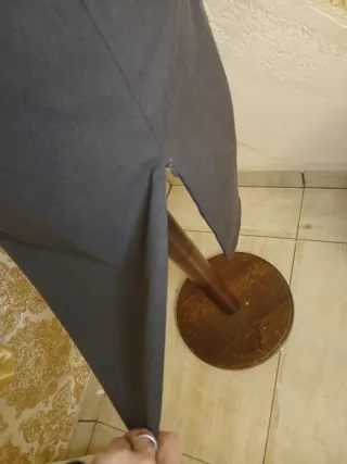 Abito elegante con scollo sulla schiena