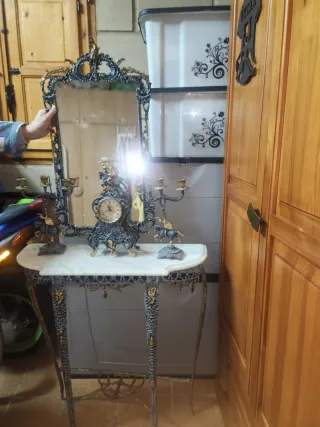 Entradita de forja y mármol