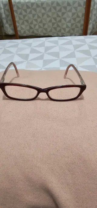 Monturas de gafas negras y plateadas