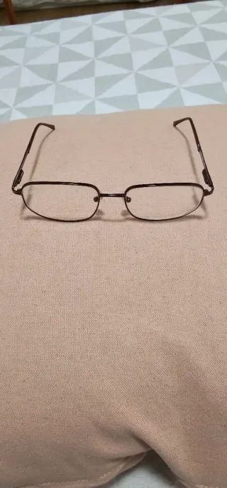 Monturas de gafas negras y plateadas