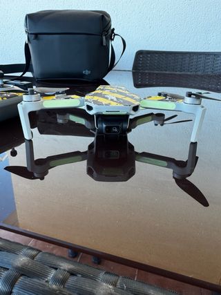 GoPro HERO11 Black + Dron DJI Mini 2 Fly More Combo