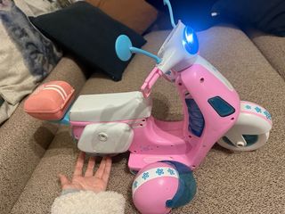 Moto Nancy Juguete Rosa con Casco y Cesta