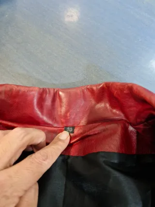 Chaqueta de piel roja