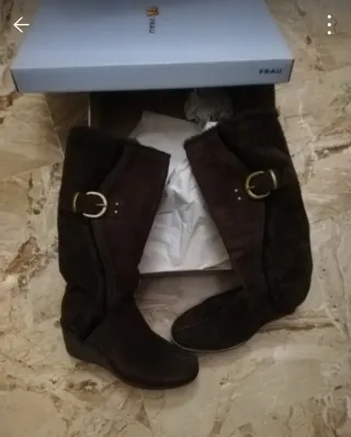 Stivali Frau camoscio marrone con fibbia