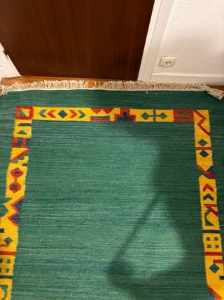 Alfombra grande verde y amarilla