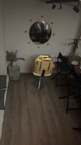 Poltrona relax design elegante crema