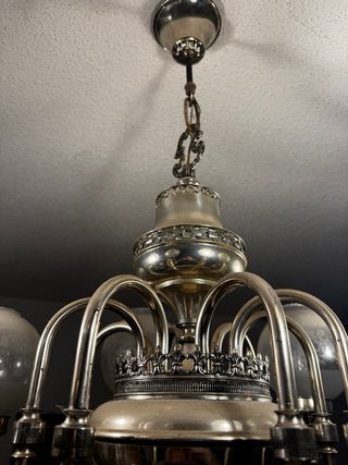 Lámpara antigua de cristal y metal