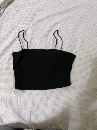Top corto negro tirantes
