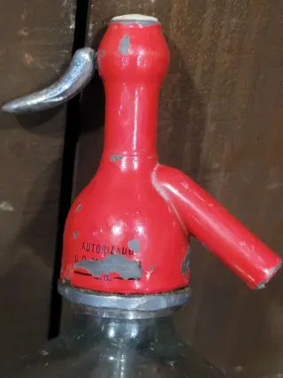 Sifón antiguo Arenas con cabeza de plomo