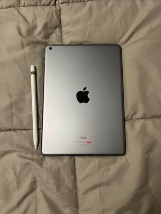 iPad 6ª Gen 32GB Plata + Apple Pencil 1ª Gen
