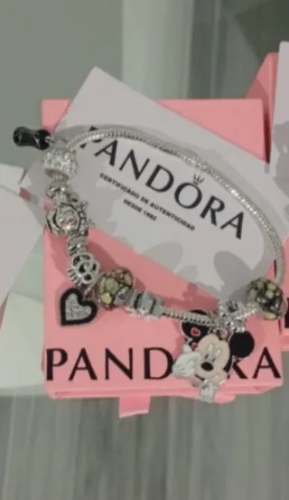 Pulsera Pandora con charms