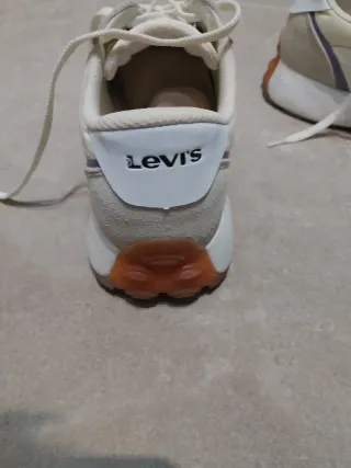 Zapatillas Levi's Beige y Blancas