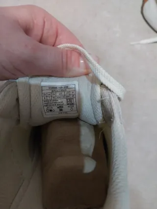 Zapatillas Levi's Beige y Blancas