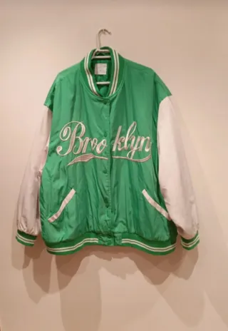 Chaqueta Bomber Verde y Blanca totalmente nueva