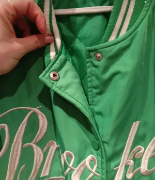 Chaqueta Bomber Verde y Blanca totalmente nueva