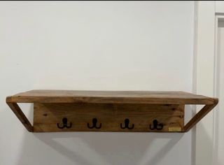 Perchero rústico de madera y metal