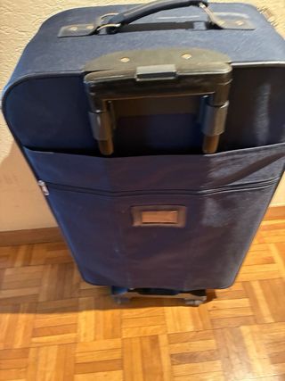 Maleta de viaje negra con ruedas