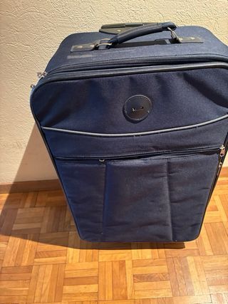 Maleta de viaje negra con ruedas