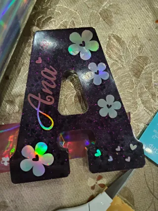 Lettera in resina decorata