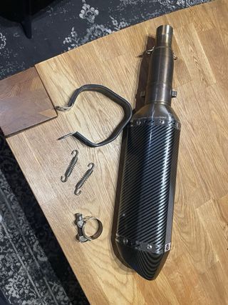 Escape Akrapovic Carbono