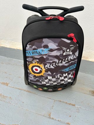 Mochila con ruedas y diseño camuflaje