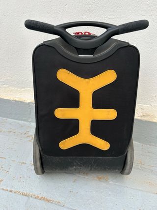 Mochila con ruedas y diseño camuflaje