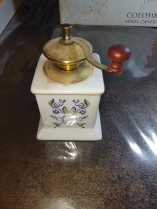 Macinino vintage ceramica decorata