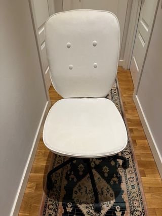 Silla de oficina blanca