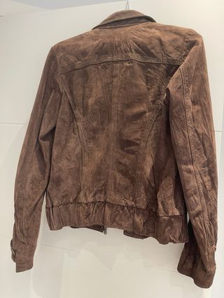Cazadora de piel marrón