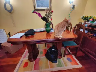 Mesa de comedor clásica de madera. Se alarga 32 cm