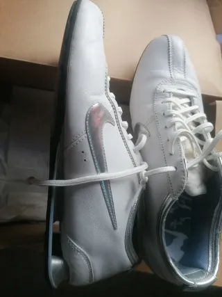 Zapatillas Nike Shox Blancas y Plateadas