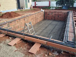 Construcción de piscina de hormigón