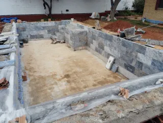 Construcción de piscina de hormigón