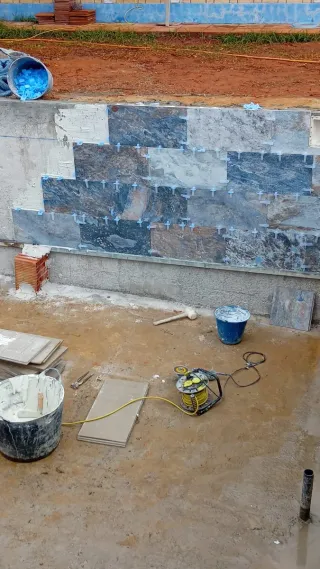 Construcción de piscina de hormigón