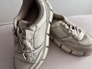 Zapatillas juveniles plataforma beige/gris